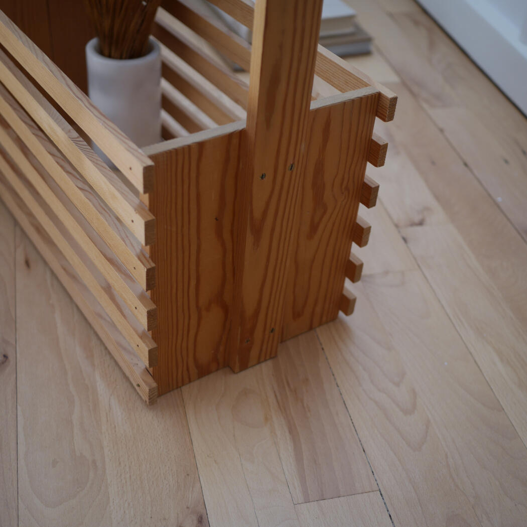 Magasinholder i Træ med Tremmer 6