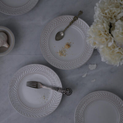 Hvide Frokosttallerkner med Bladaftegninger, 6 stk.