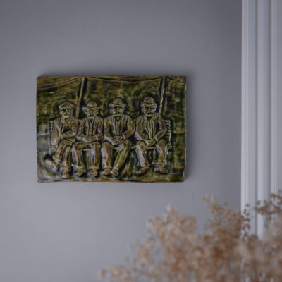 Grønt Relief af 4 Ældre Mænd