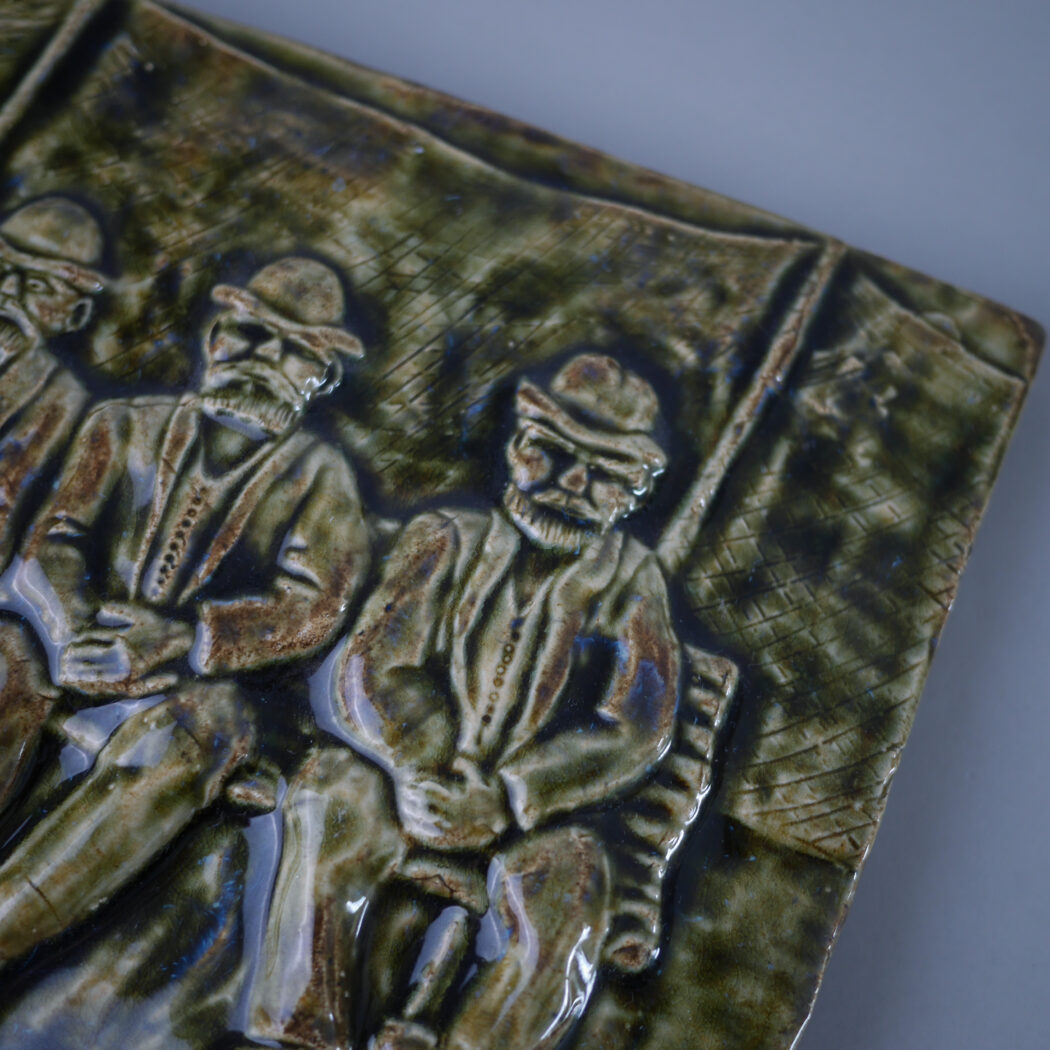 Grønt Relief af 4 Ældre Mænd 2