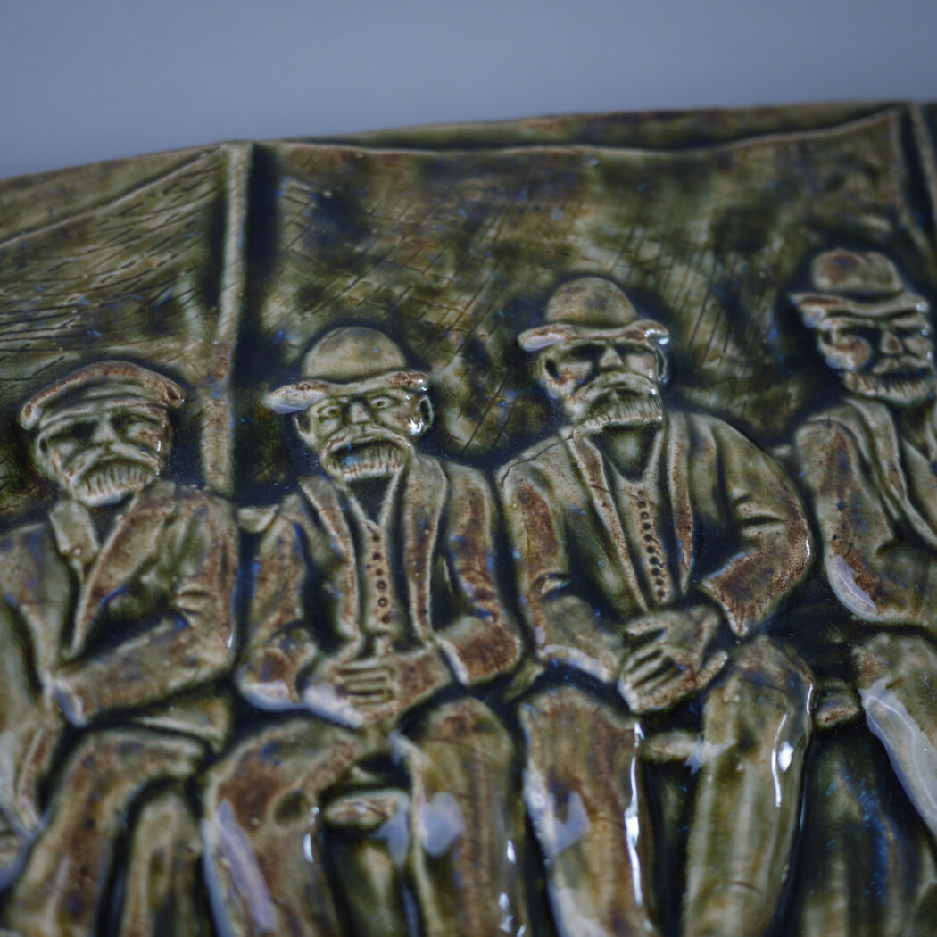 Grønt Relief af 4 Ældre Mænd 3