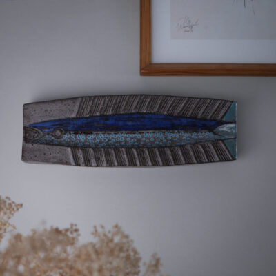 Aflangt Relief med Fiskemotiv