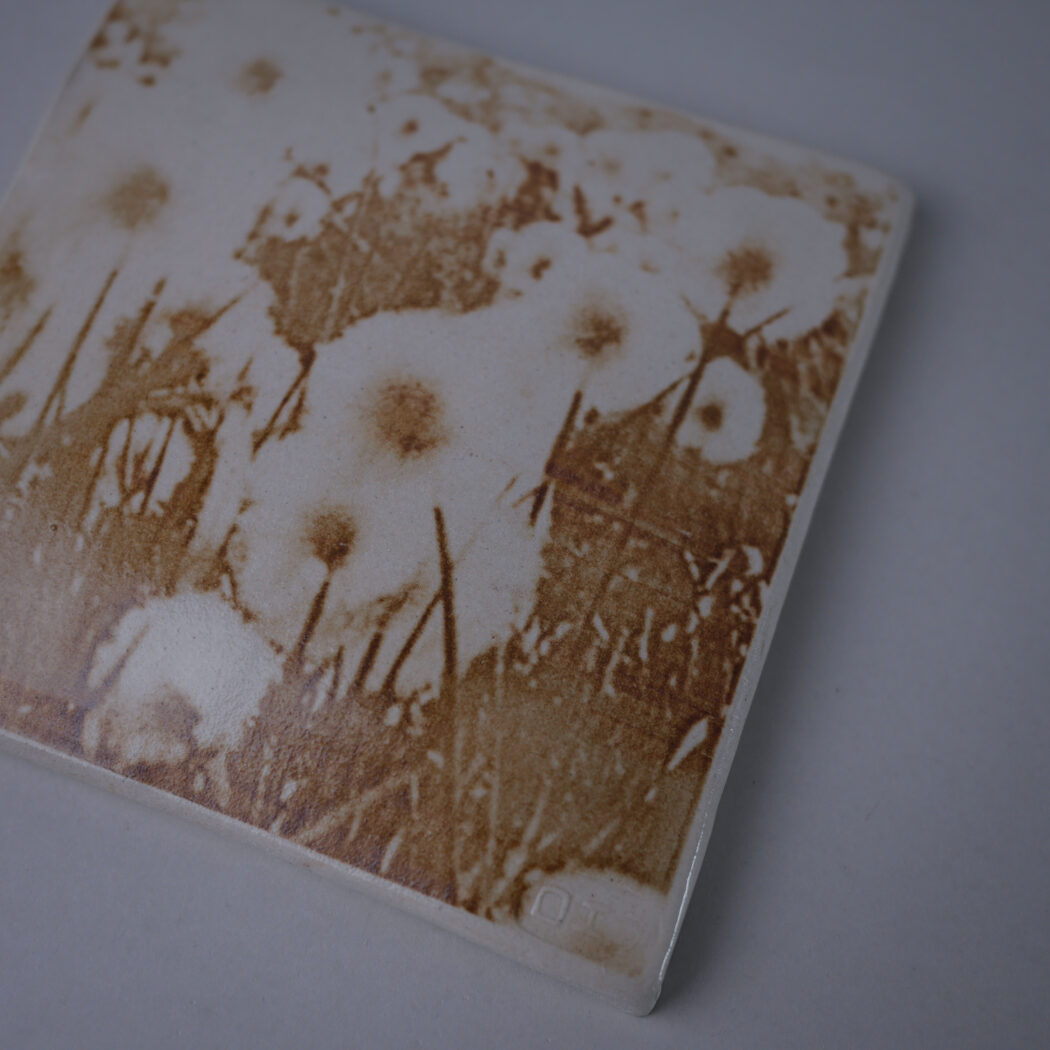 Lille Beige Relief med Blomster 2