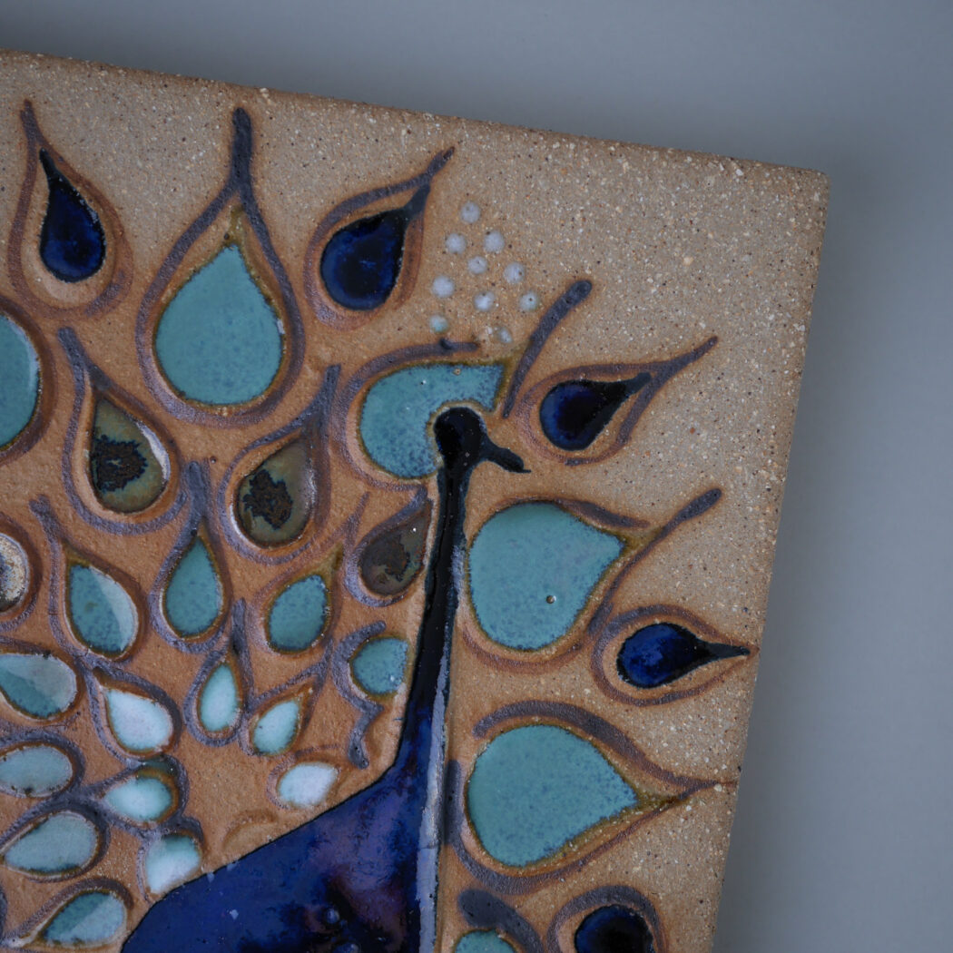 Stort Beige Relief med Påfugl 3