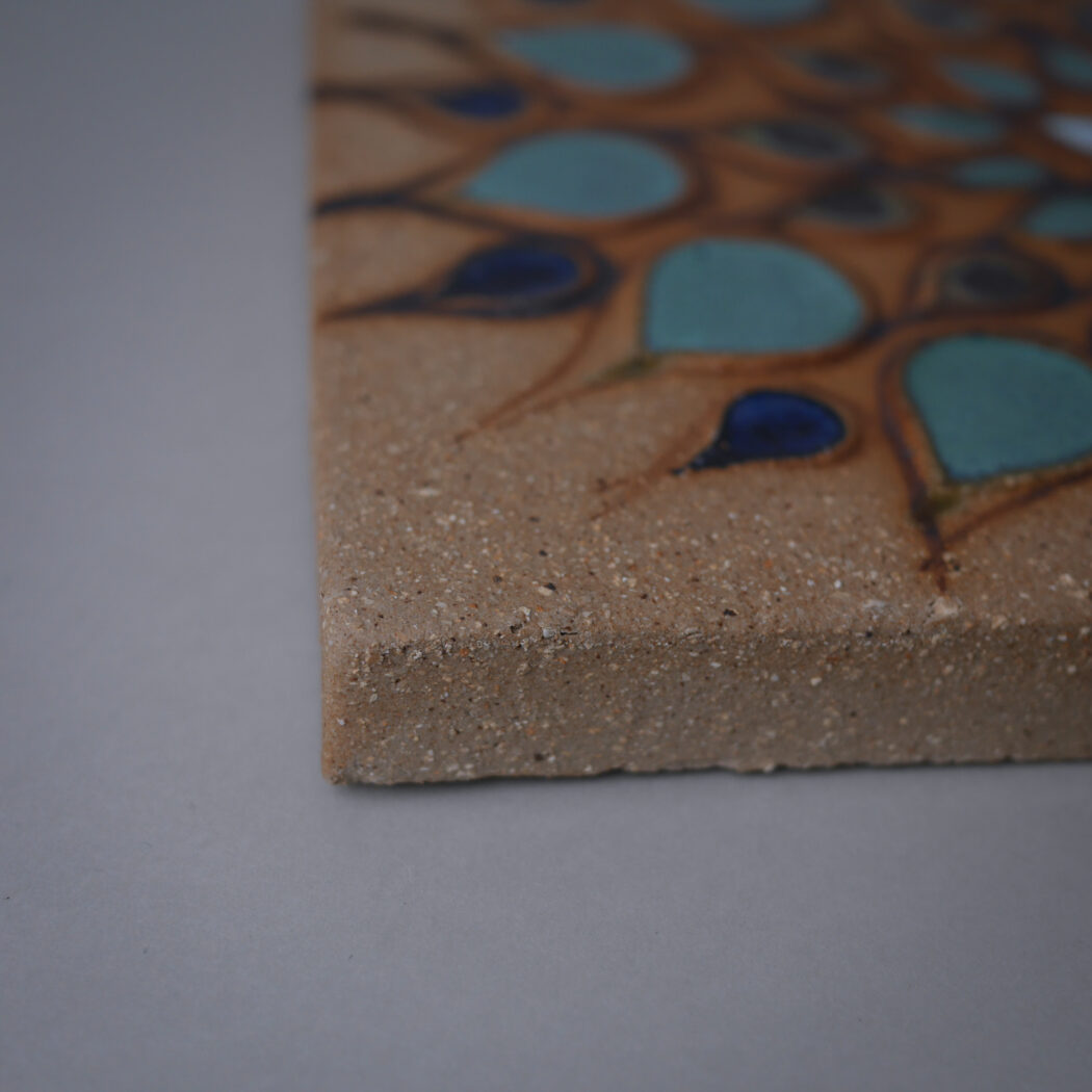 Stort Beige Relief med Påfugl 7