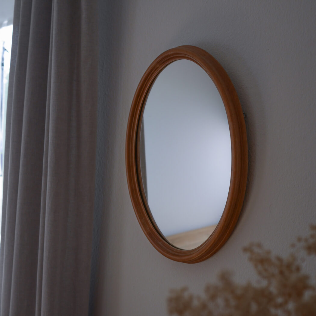 Ovalt Spejl med Træramme
