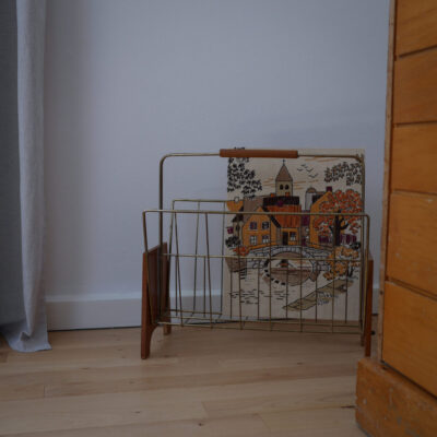 Avisholder i Træ & Messing