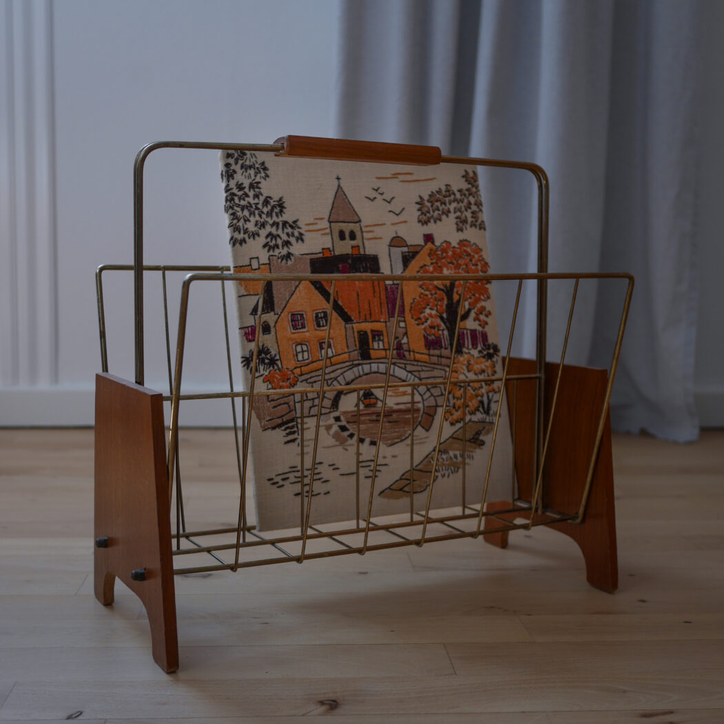 Avisholder i Træ & Messing 1