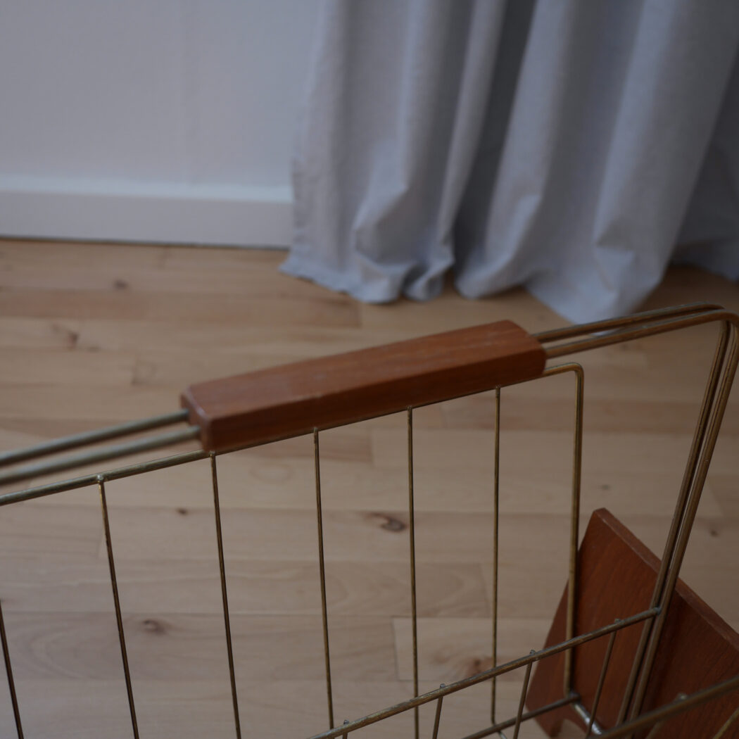 Avisholder i Træ & Messing 2