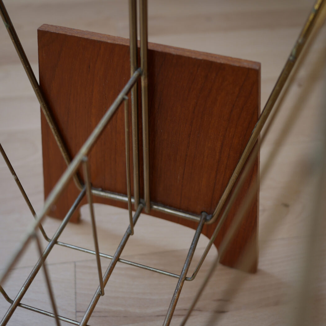 Avisholder i Træ & Messing 5