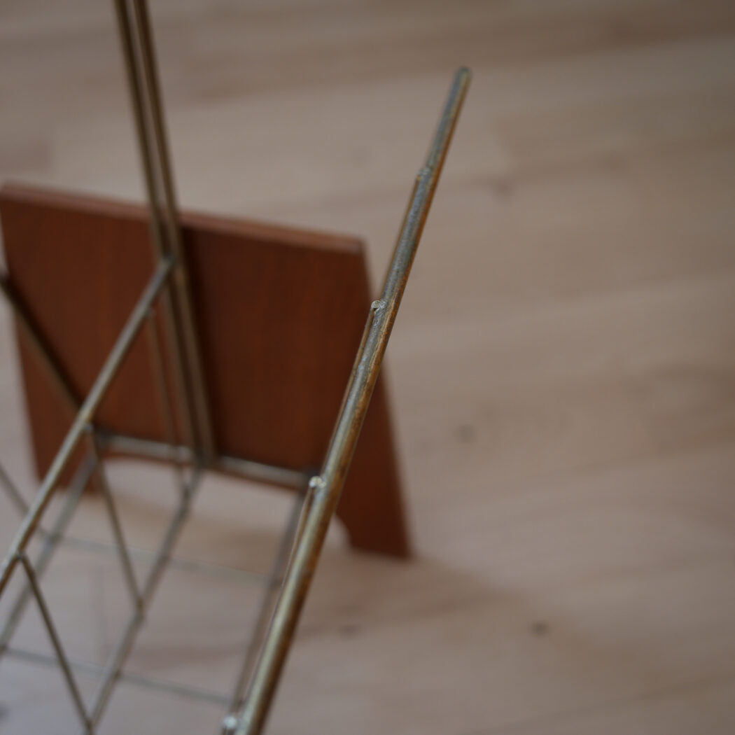 Avisholder i Træ & Messing 6