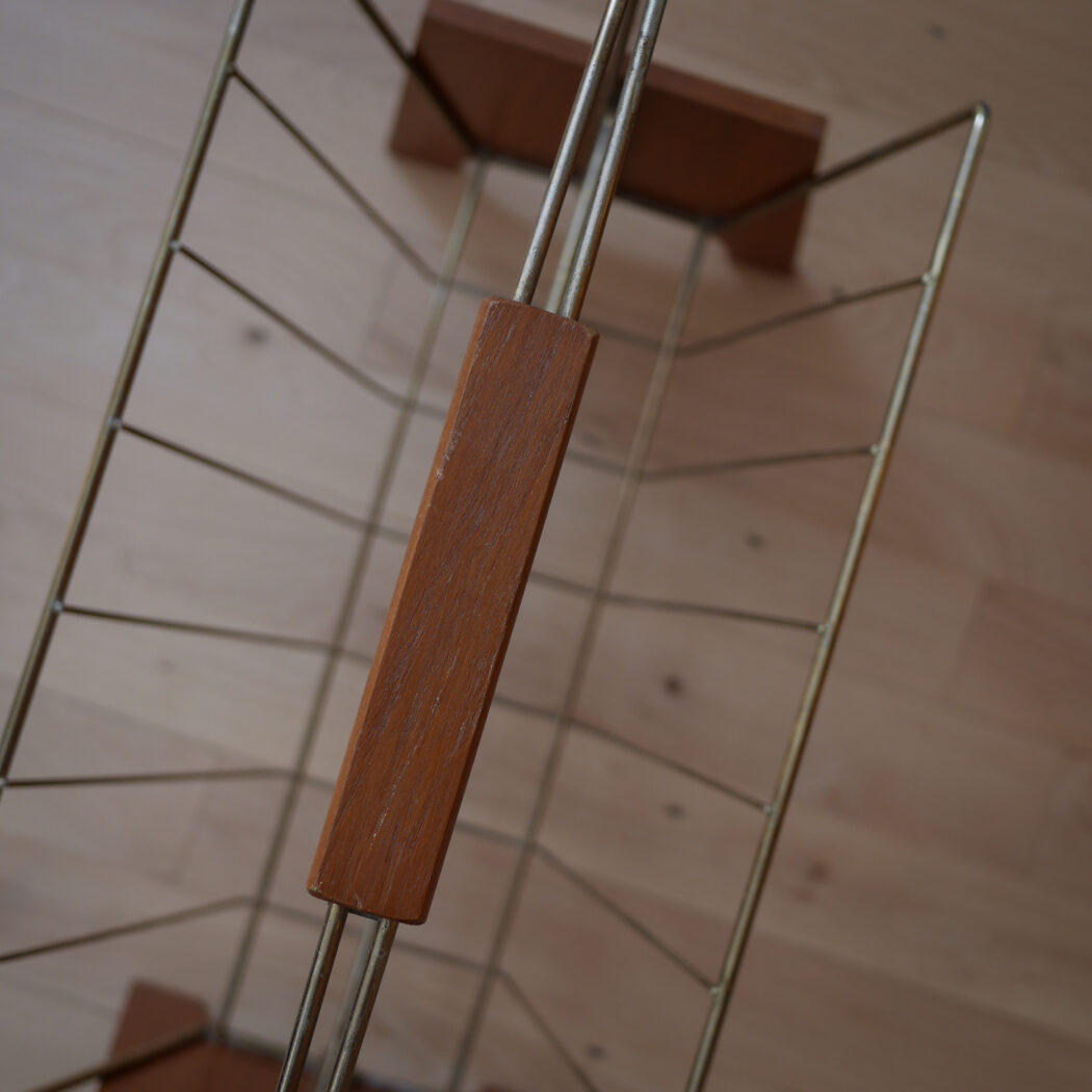 Avisholder i Træ & Messing 8