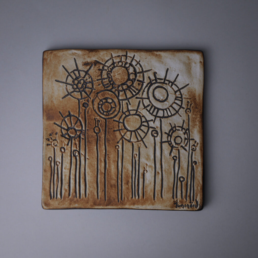 Beige Relief med Abstrakte Blomster 1