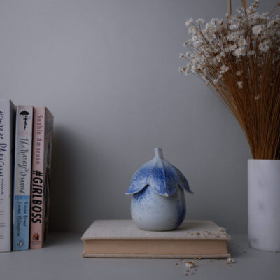 Lille Blå Krukke med Blomsterlåg