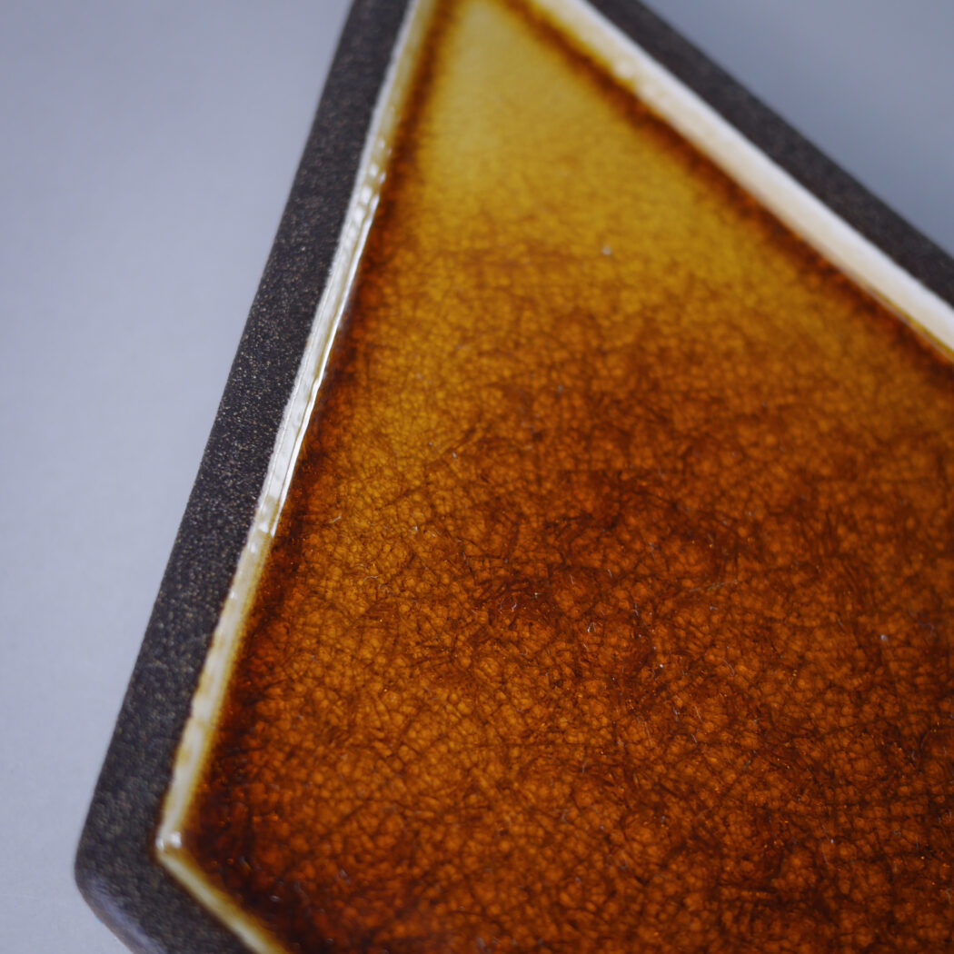 Brun & Gul Vægstage i Keramik 3