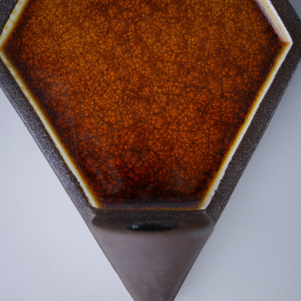 Brun & Gul Vægstage i Keramik 4