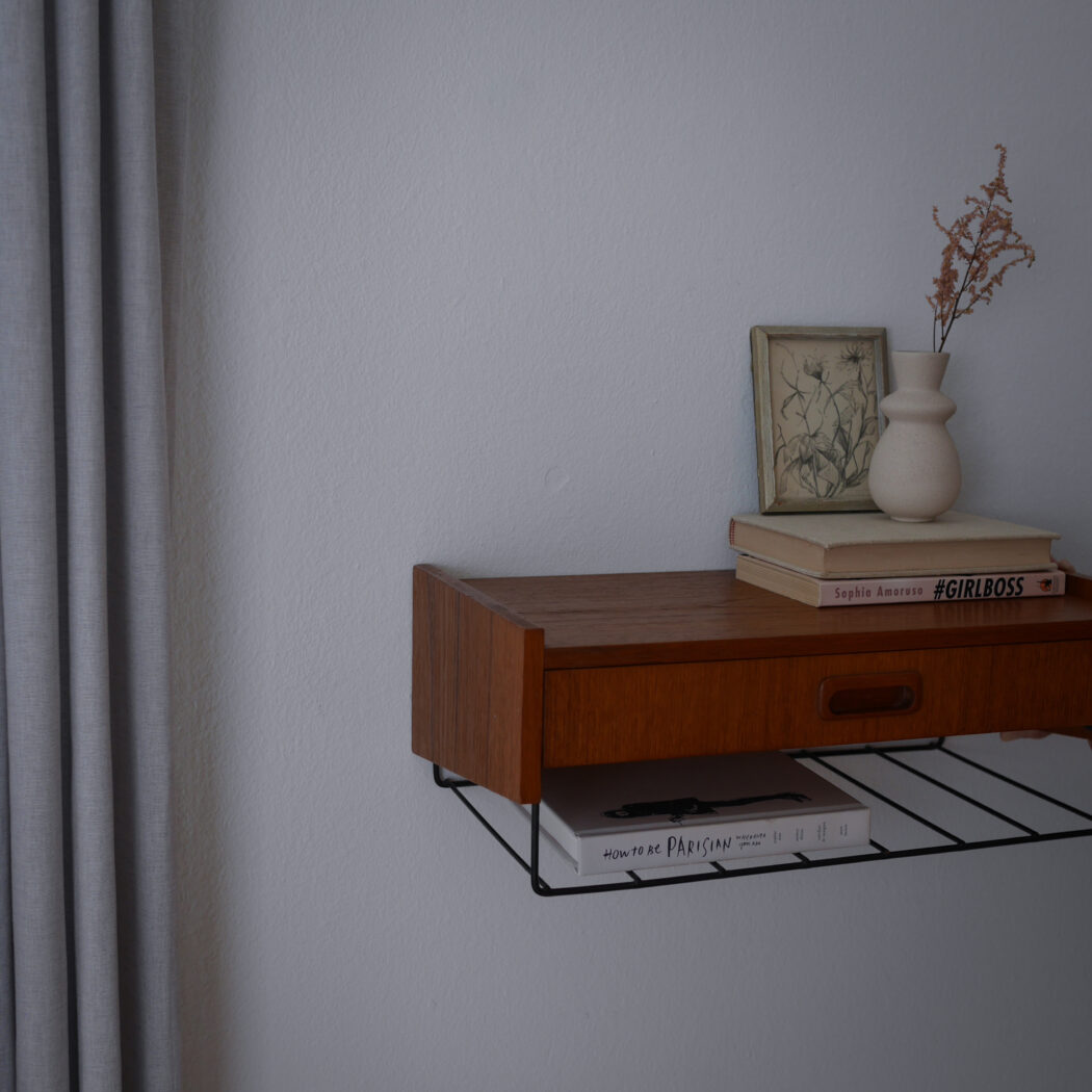 Væghængt Sengebord i Teaktræ 1