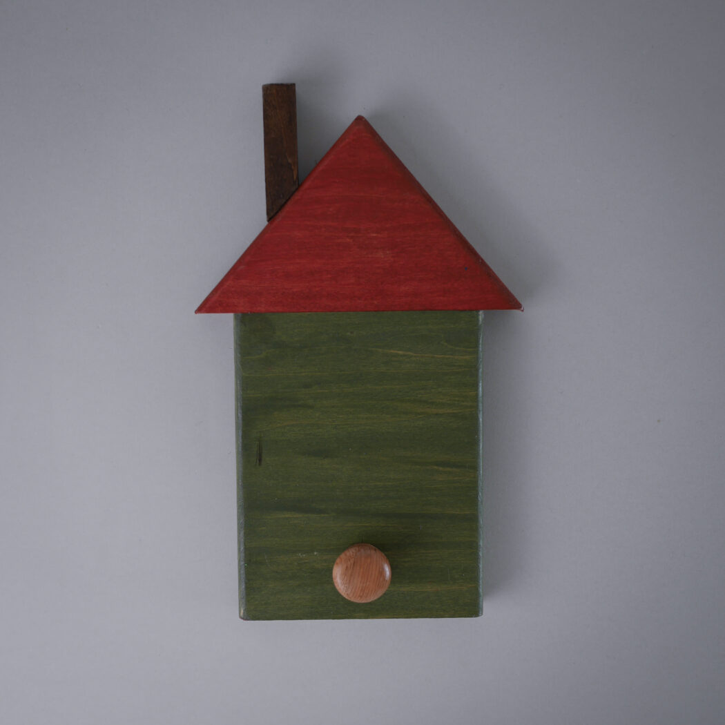 Grøn Hus Knage i Træ 1