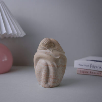 Stor Beige Fedststensfigur