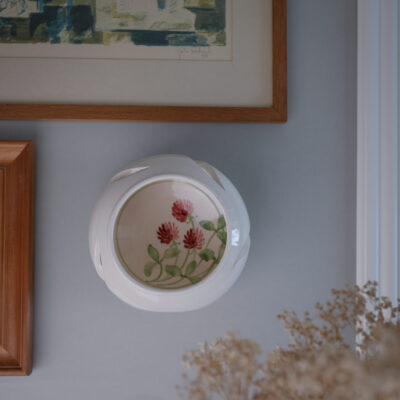 Hvid Væg Lysestage med Blomster