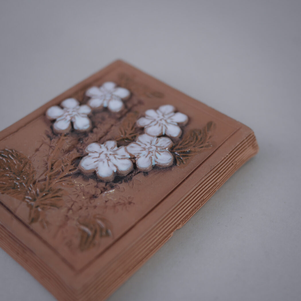 Mini Relief med Hvide Blomster 2