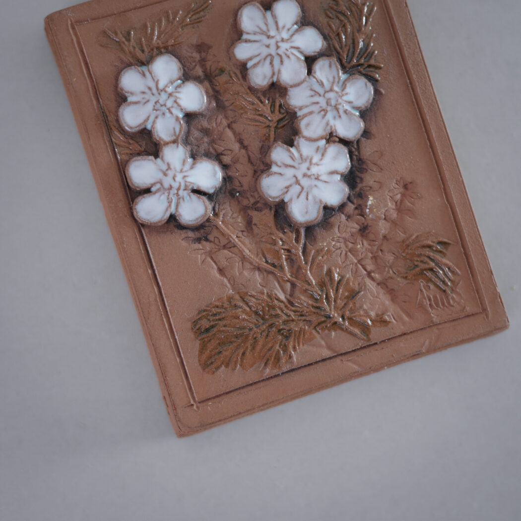 Mini Relief med Hvide Blomster 3