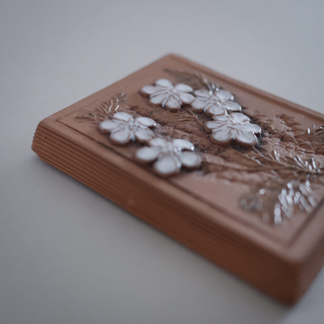 Mini Relief med Hvide Blomster 4