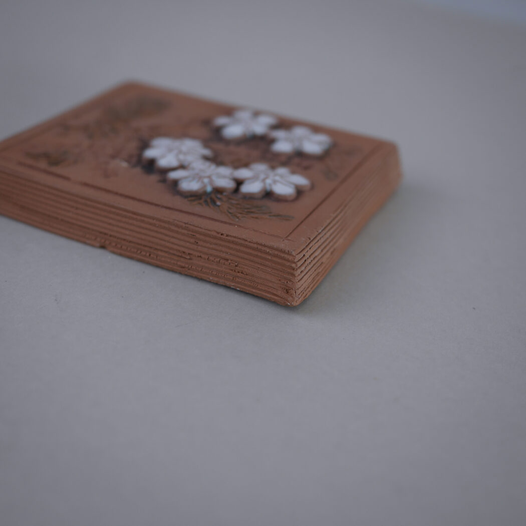 Mini Relief med Hvide Blomster 5