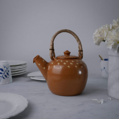 Brun tekande med Prikker