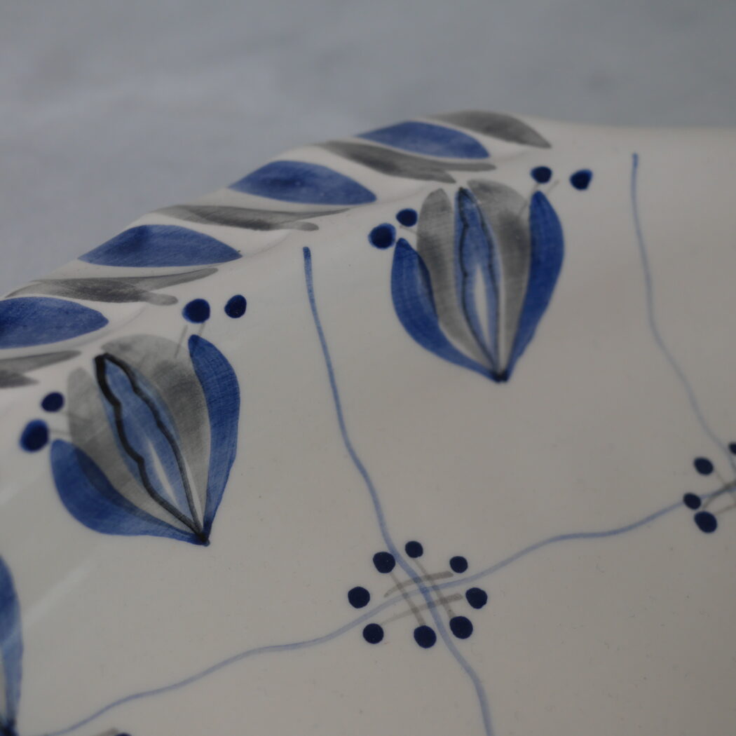 Fiskefad med Blå Dekorationer (ITU) 2