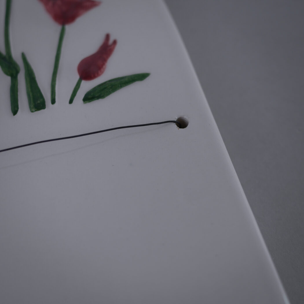 Hvid Porcelænstavle med Blomster 11