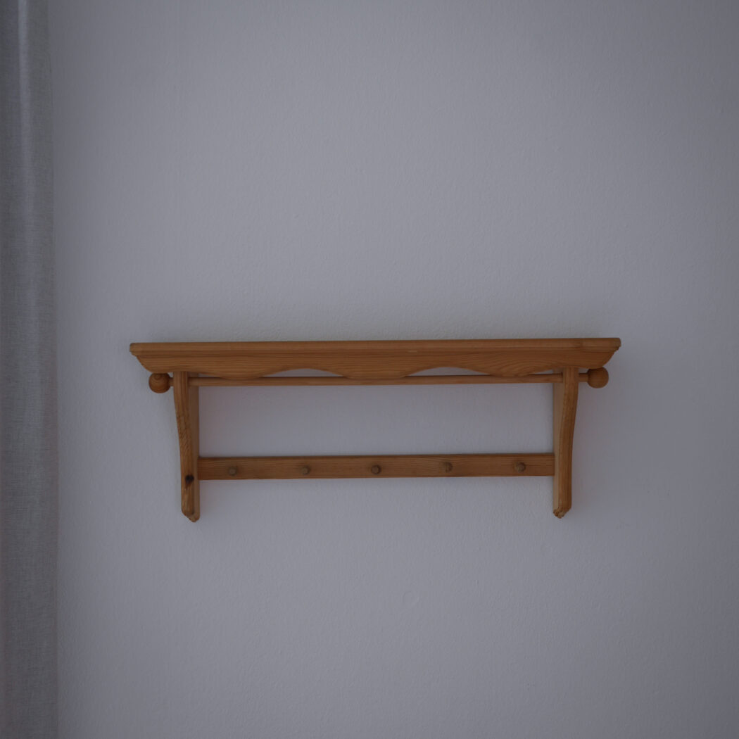 Lys Hylde med Knager & Stang til Viskestykke 1