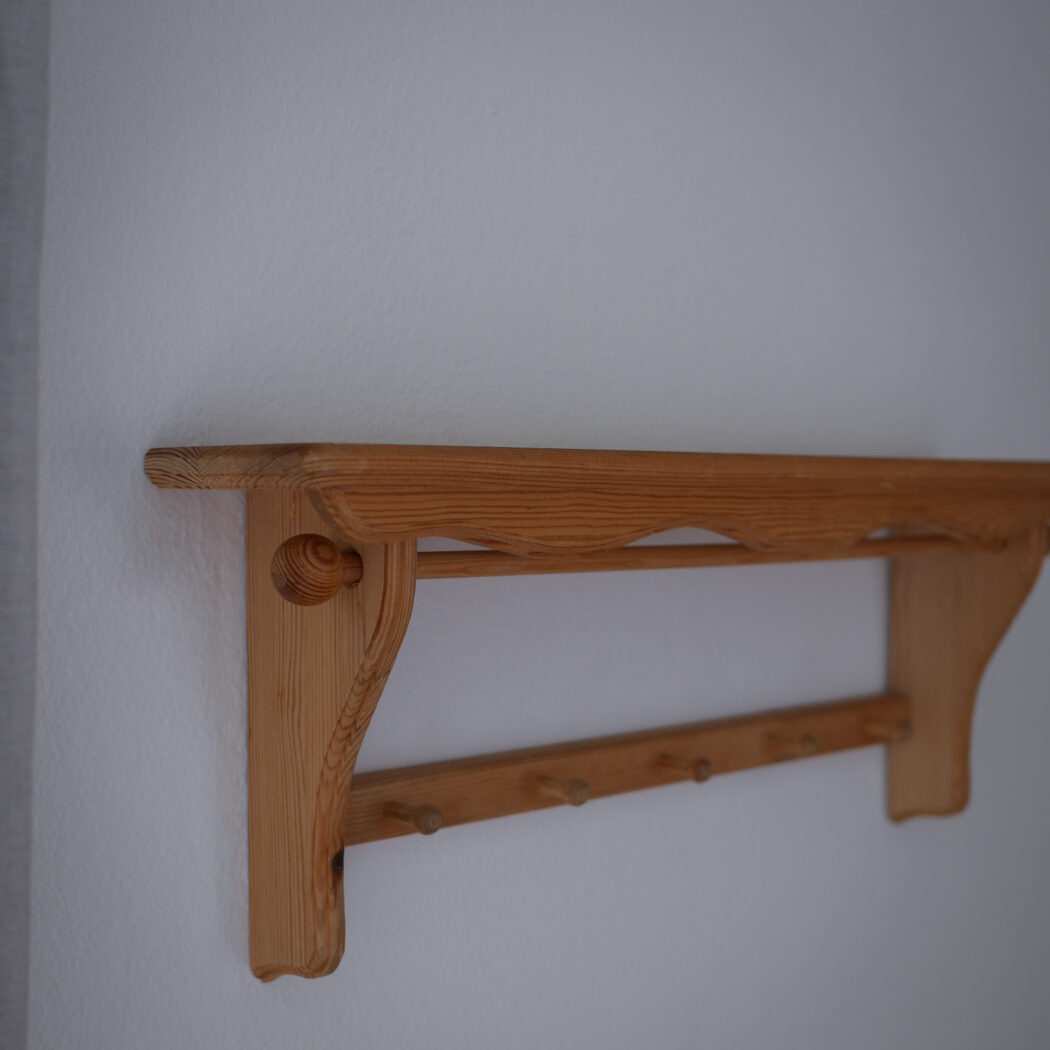 Lys Hylde med Knager & Stang til Viskestykke 2