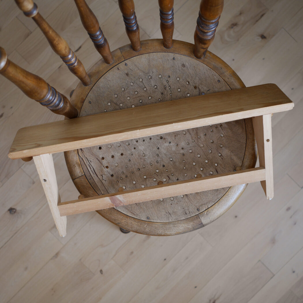 Lys Hylde med Knager & Stang til Viskestykke 7