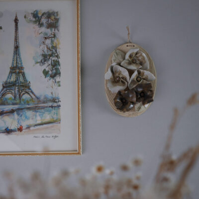 Håndlavet Relief med Beige Blomster