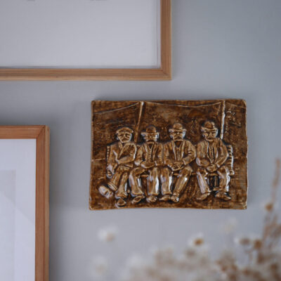 Brunt Relief af 4 Ældre Mænd