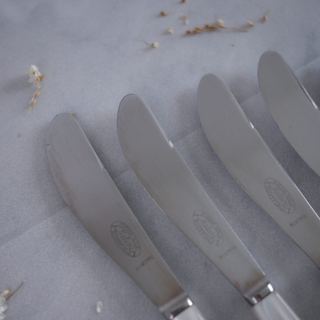 Knive med Hvide Perlemorsskafter, 5 stk. 2