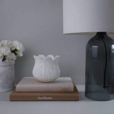 Hvid Blomster Krukke i Sten