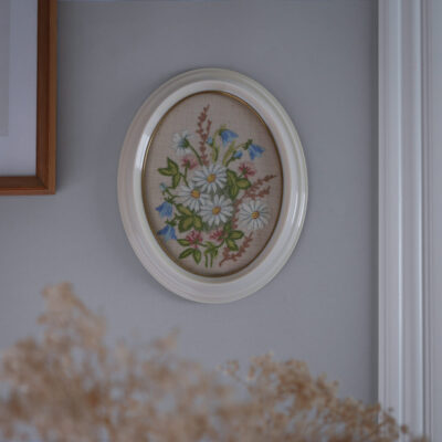 Broderet Blomster Billede i Oval Ramme