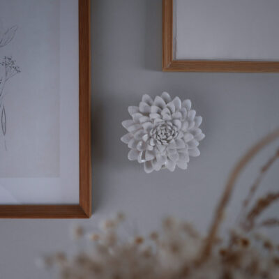 Hvid Blomst til Væggen