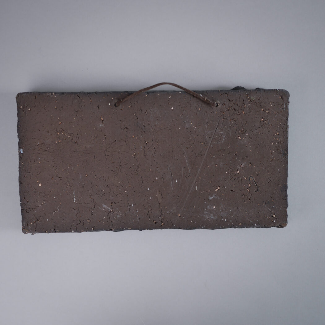 Aflangt Brunt Relief med Blomster 6