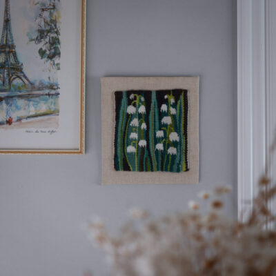 Lille Broderet Relief med Klokkeblomster