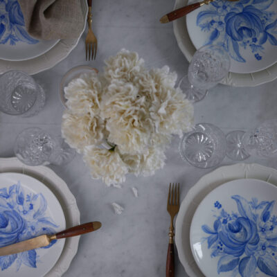 Håndmalede Tallerkner med Blå Blomster, 7 stk.