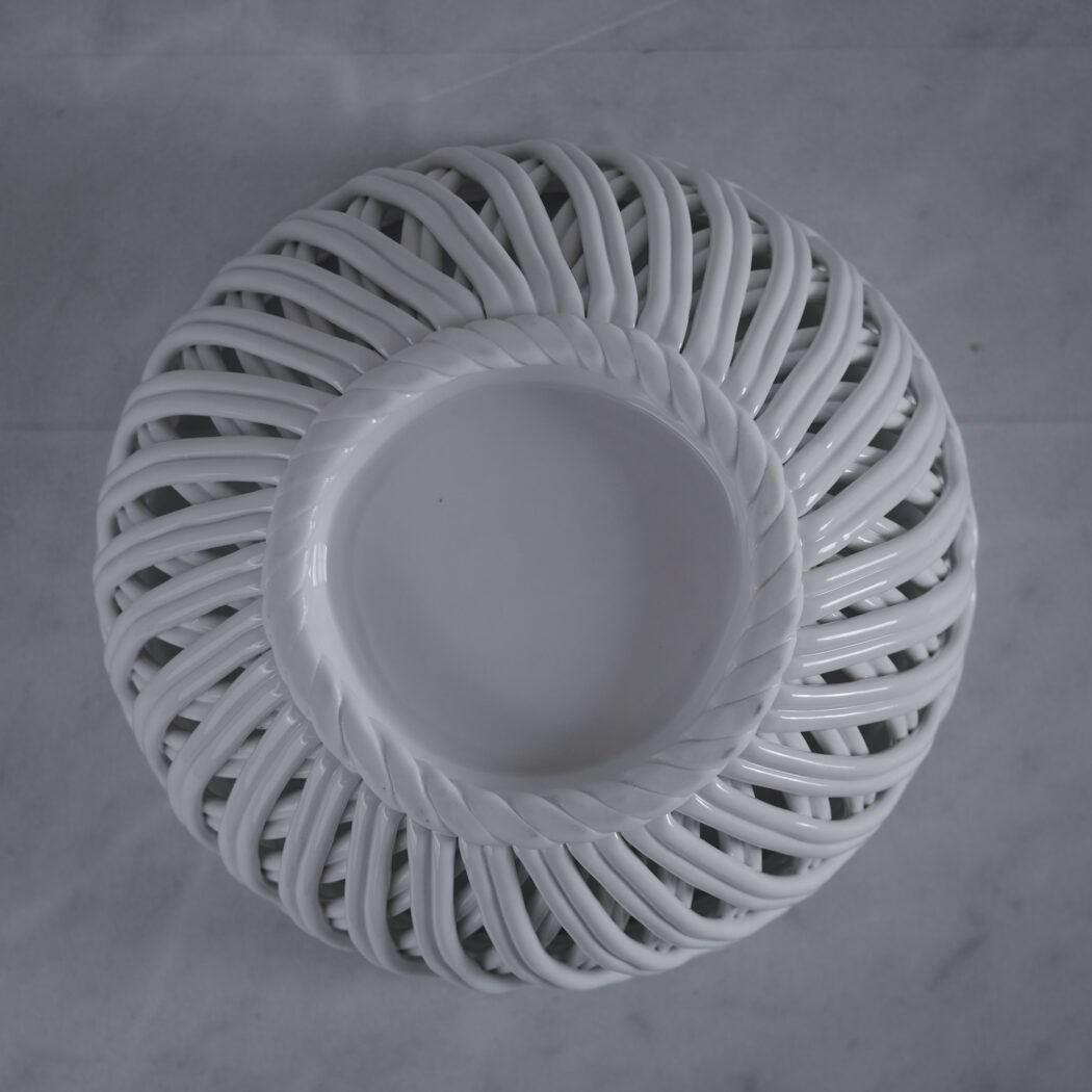 Stor Hvid Flettet Frugtkurv i Porcelæn 6
