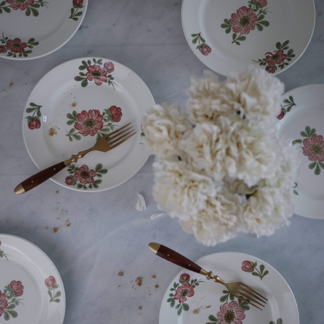 Hvide Tallerkner med Rosa Blomster, 6 stk.