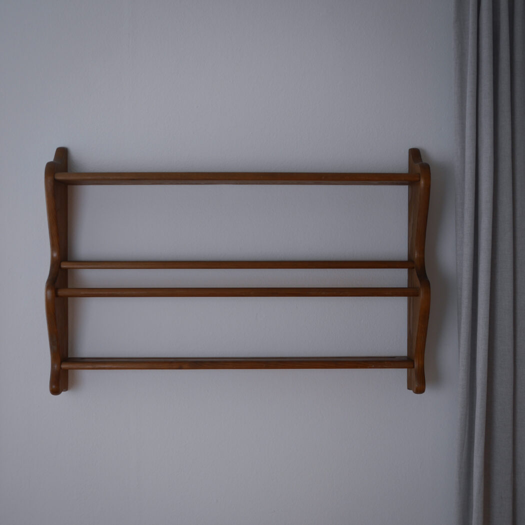 Tallerkenrække i Træ med Hylde 2