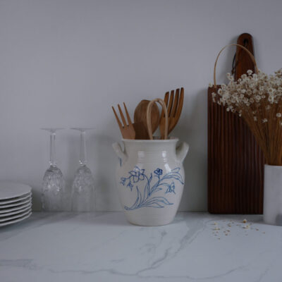 Krukke med Blå Stregtegninger af Blomster