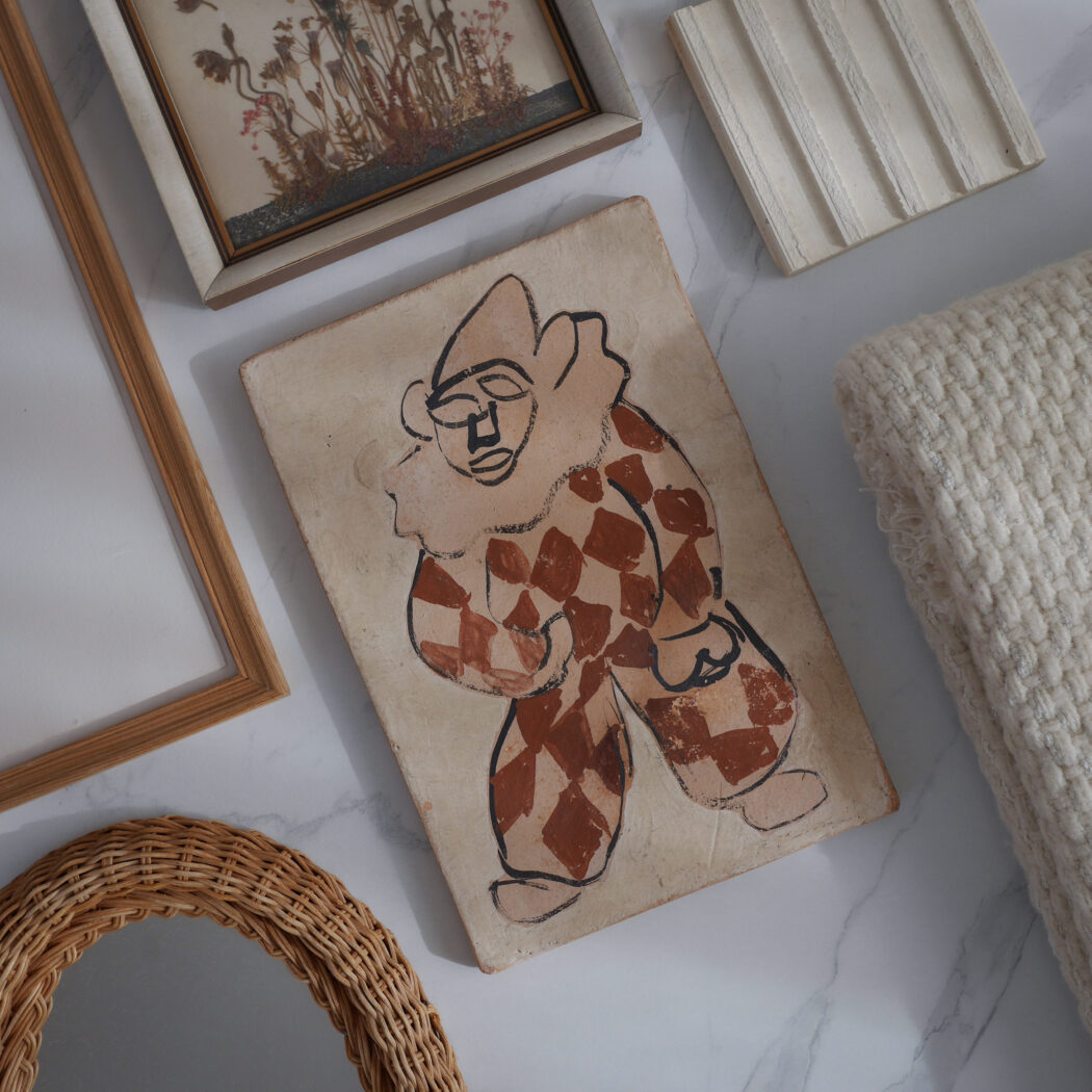 Beige Relief med Klovne Motiv