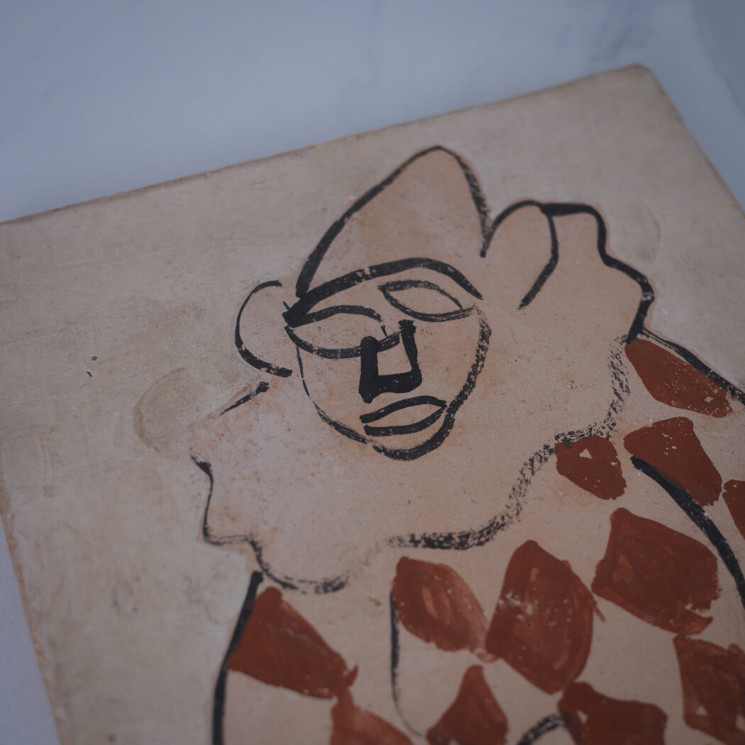 Beige Relief med Klovne Motiv 3