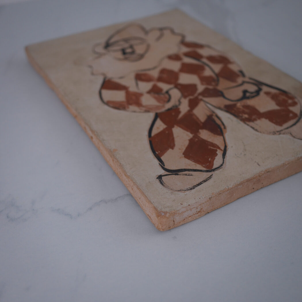 Beige Relief med Klovne Motiv 6